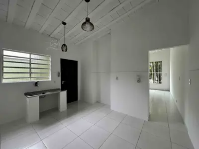 Casa - Sobrado com 3 quartos (sendo 1 suite(s)) a 800,00 metros praia.