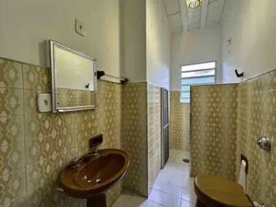 Casa - Sobrado com 3 quartos (sendo 1 suite(s)) a 800,00 metros praia.