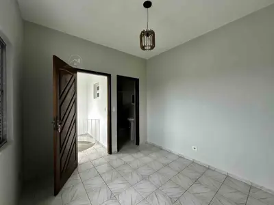 Casa - Sobrado com 3 quartos (sendo 1 suite(s)) a 800,00 metros praia.