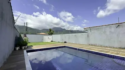 Casa - Térrea com 4 quartos (sendo 2 suite(s)) a 2000,00 metros praia.