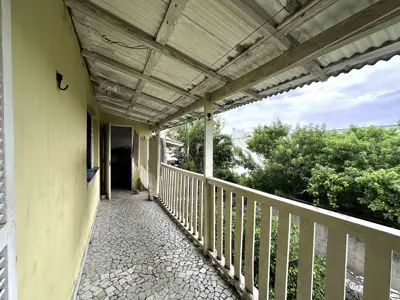 Casa - Sobrado com 4 quartos (sendo 1 suite(s)) a 100,00 metros praia.