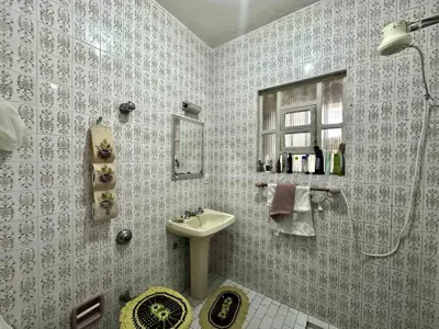 Casa - Sobrado com 4 quartos (sendo 1 suite(s)) a 100,00 metros praia.