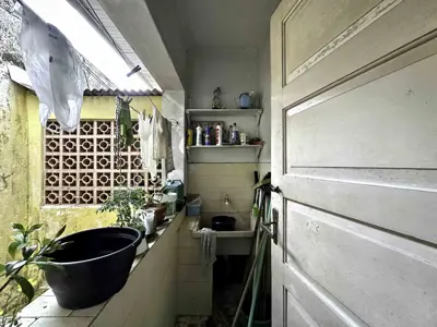 Casa - Sobrado com 4 quartos (sendo 1 suite(s)) a 100,00 metros praia.