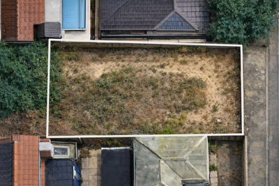 Terreno - Amplo com  quartos  a 350,00 metros praia.