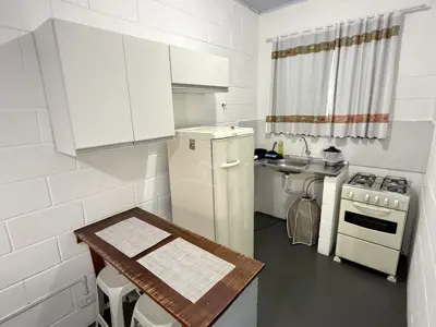 Kitnet - Ampla com 1 quartos (sendo 0 suite(s)) a 800,00 metros praia.