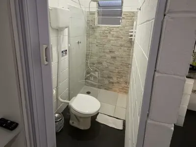 Kitnet - Ampla com 1 quartos (sendo 0 suite(s)) a 800,00 metros praia.