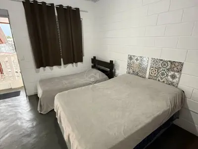 Kitnet - Ampla com 1 quartos (sendo 0 suite(s)) a 800,00 metros praia.