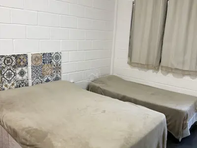 Kitnet - Ampla com 1 quartos (sendo 0 suite(s)) a 800,00 metros praia.