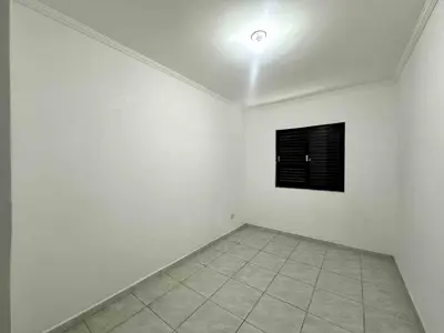 Apartamento - Sobreloja com 2 quartos  a 350,00 metros praia.