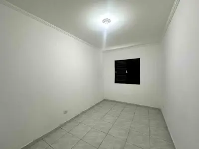 Apartamento - Sobreloja com 2 quartos  a 350,00 metros praia.