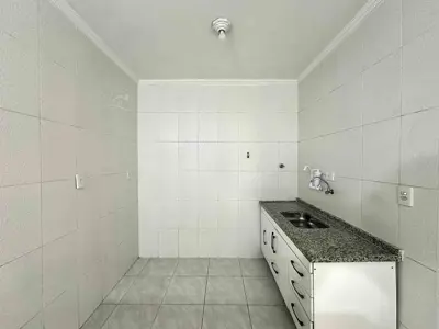 Apartamento - Sobreloja com 2 quartos  a 350,00 metros praia.