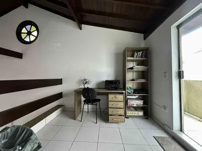 Casa - Térrea com 3 quartos (sendo 1 suite(s)) a 57,00 metros praia.