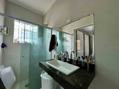 Casa - Térrea com 3 quartos (sendo 1 suite(s)) a 57,00 metros praia.