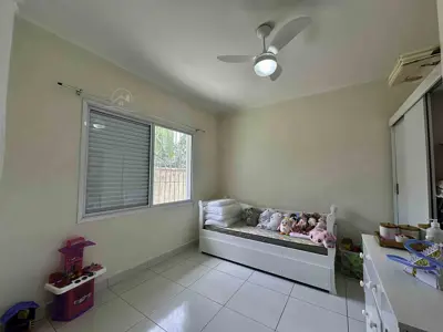 Casa - Térrea com 3 quartos (sendo 1 suite(s)) a 57,00 metros praia.