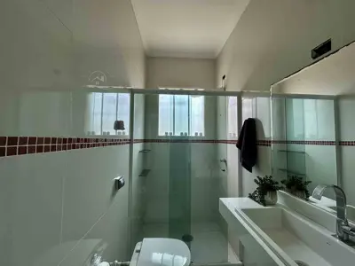 Casa - Térrea com 3 quartos (sendo 1 suite(s)) a 57,00 metros praia.