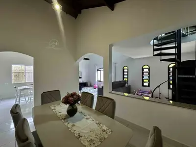 Casa - Térrea com 3 quartos (sendo 1 suite(s)) a 57,00 metros praia.