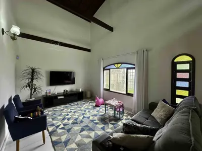 Casa - Térrea com 3 quartos (sendo 1 suite(s)) a 57,00 metros praia.