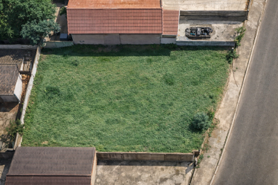 Terreno - Amplo com  quartos  a 3800,00 metros praia.