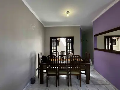 Casa - Térrea com 2 quartos (sendo 1 suite(s)) a 300,00 metros praia.