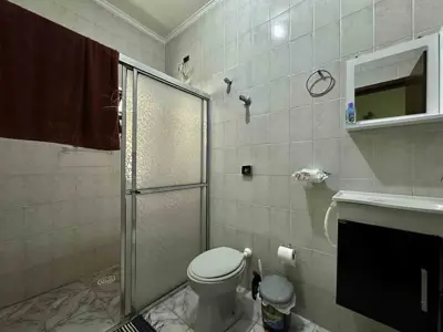 Casa - Térrea com 2 quartos (sendo 1 suite(s)) a 300,00 metros praia.