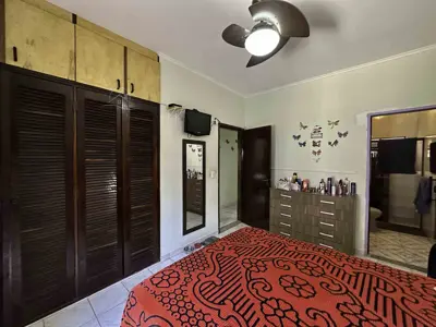 Casa - Térrea com 2 quartos (sendo 1 suite(s)) a 300,00 metros praia.