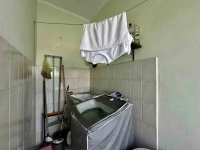 Casa - Térrea com 2 quartos (sendo 1 suite(s)) a 300,00 metros praia.