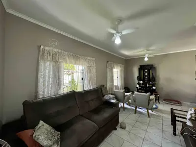 Casa - Térrea com 2 quartos (sendo 1 suite(s)) a 300,00 metros praia.