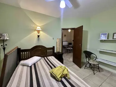 Casa - Sobrado com 3 quartos (sendo 1 suite(s)) a 500,00 metros praia.