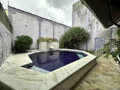 Casa - Sobrado com 3 quartos (sendo 1 suite(s)) a 500,00 metros praia.