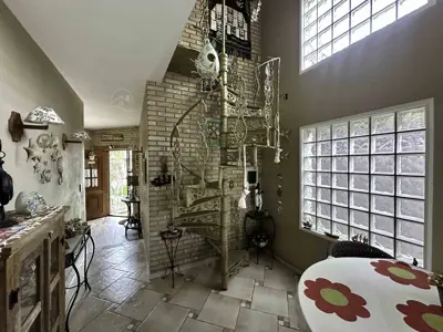 Casa - Sobrado com 3 quartos (sendo 1 suite(s)) a 500,00 metros praia.