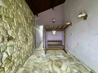 Casa - Sobrado com 3 quartos (sendo 1 suite(s)) a 500,00 metros praia.