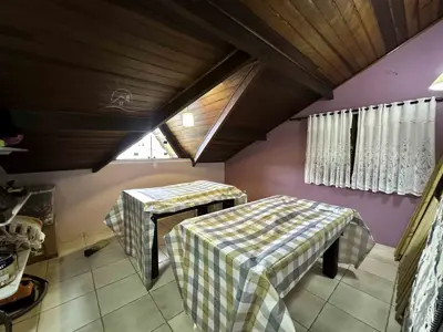 Casa - Sobrado com 3 quartos (sendo 1 suite(s)) a 500,00 metros praia.