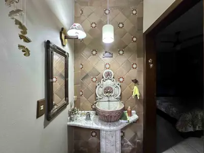 Casa - Sobrado com 3 quartos (sendo 1 suite(s)) a 500,00 metros praia.