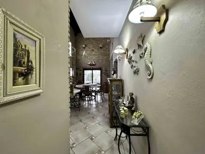 Casa - Sobrado com 3 quartos (sendo 1 suite(s)) a 500,00 metros praia.