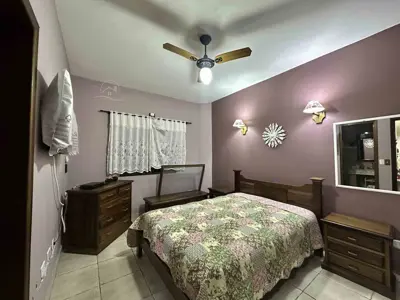 Casa - Sobrado com 3 quartos (sendo 1 suite(s)) a 500,00 metros praia.