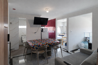 Apartamento - Alto com 2 quartos (sendo 0 suite(s)) a 40,00 metros praia.