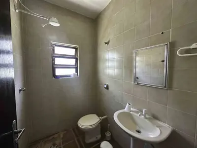 Casa - Térrea com Edícula com 2 quartos (sendo 0 suite(s)) a 800,00 metros praia.