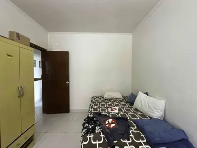Casa - Térrea com Edícula com 2 quartos (sendo 0 suite(s)) a 800,00 metros praia.