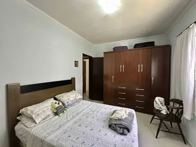Casa - Térrea com Edícula com 2 quartos (sendo 0 suite(s)) a 800,00 metros praia.