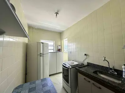 Apartamento - Alto com 1 quartos (sendo 0 suite(s)) a 300,00 metros praia.