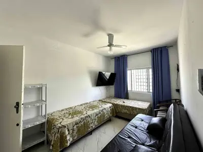 Apartamento - Alto com 1 quartos (sendo 0 suite(s)) a 300,00 metros praia.