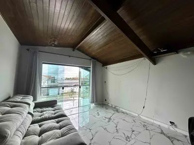 Casa - Sobrado com 3 quartos (sendo 3 suite(s)) a 700,00 metros praia.