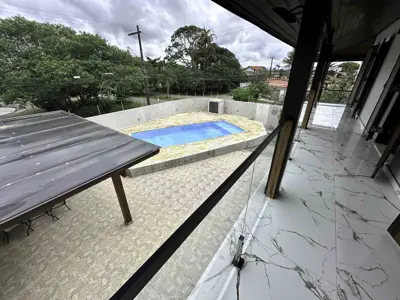 Casa - Sobrado com 3 quartos (sendo 3 suite(s)) a 700,00 metros praia.