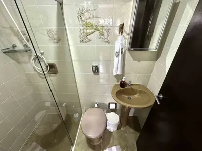 Apartamento - Amplo com 3 quartos (sendo 1 suite(s)) a 600,00 metros praia.