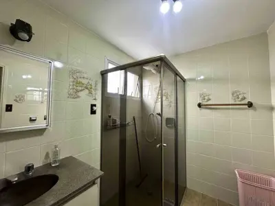 Apartamento - Amplo com 3 quartos (sendo 1 suite(s)) a 600,00 metros praia.