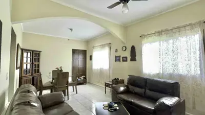 Casa - Térrea com 3 quartos (sendo 1 suite(s)) a 1200,00 metros praia.