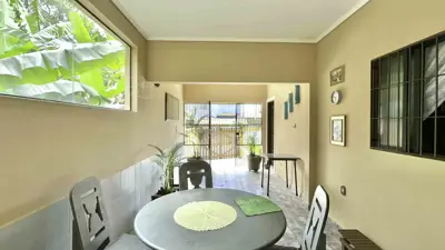 Casa - Térrea com 3 quartos (sendo 1 suite(s)) a 1200,00 metros praia.