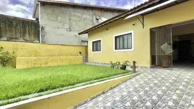 Casa - Térrea com 3 quartos (sendo 1 suite(s)) a 1200,00 metros praia.