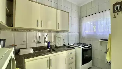 Casa - Térrea com 3 quartos (sendo 1 suite(s)) a 1200,00 metros praia.