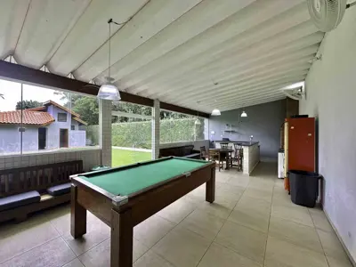 Casa - Térrea com 5 quartos (sendo 5 suite(s)) a 2,00 metros praia.